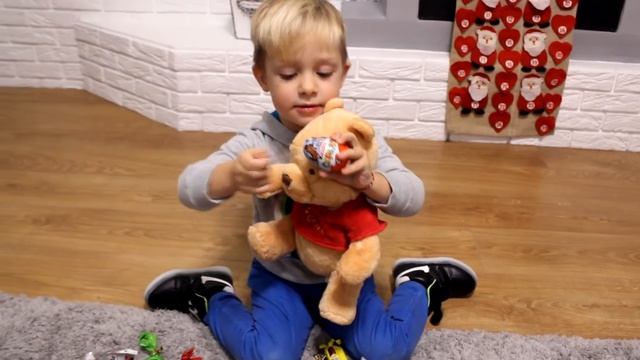 15 грудня. Даніель з Віні Пухом шукають кіндер сюрприз