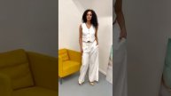 Женский брючный костюм с жилеткой белый