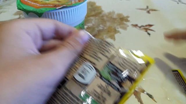 Закупка еды быстрого приготовления из магазина петёрочка
