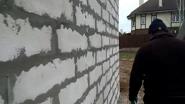 Кладка стен. День семнадцатый. Заливка армопояса.
