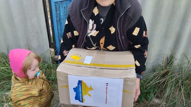 маленькие дети получают нашу помощь#донецкаяобл #помощьдетям #гумпомощь