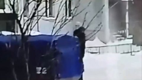 Школьник в Стерлитамаке (Башкирия) спас сестру от мужчины, который пытался увести её средь бела дня