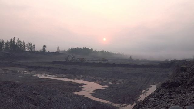 Рассвет на золотом прииске. Dawn at the gold mine.