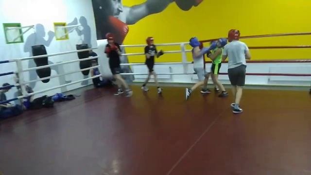 Бокс для детей и юношей. Стенка на стенку.