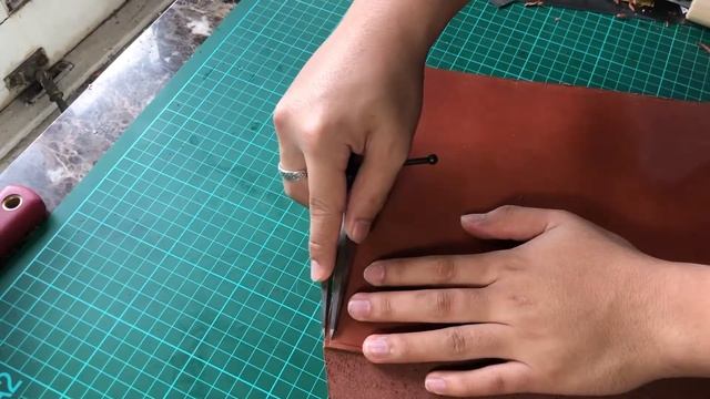 Yatra Craft (Indonesia Leather Craft) -  Making a macbook 13" leather sleeve | FREE PDF PATTERN