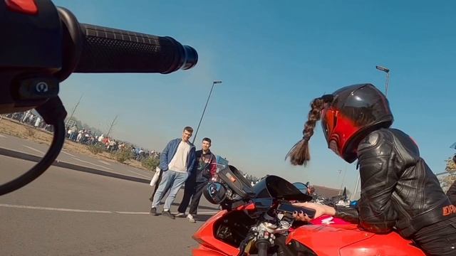 нерешительные мотоТаня та самая на красном мотоцикле motoTanya girl on a red motorcycle bike girl