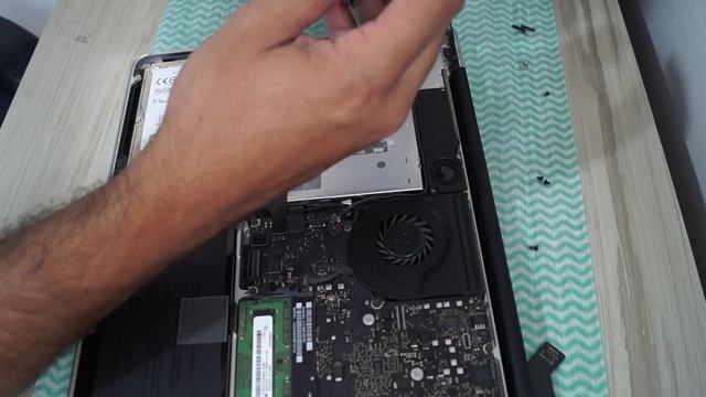 Como trocar a placa de Wi-FI Airport do Macbook Pro e solucionar problemas de conexão