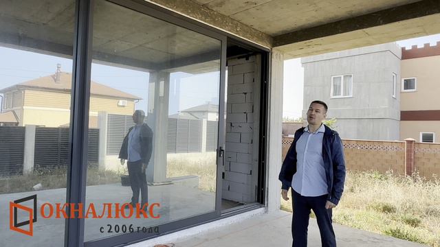 Дом в нашем остеклении с большими окнами из алюминиевого профиля Алютех в Севастополе