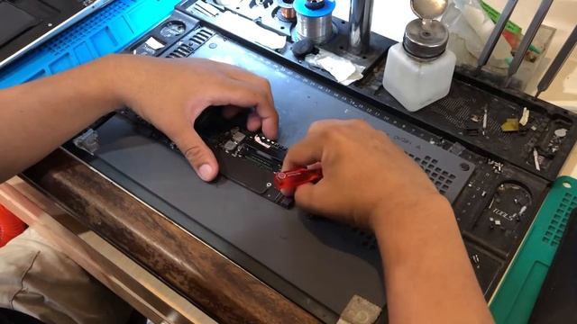 Perbaikan MacBook Pro A1369 hanya di iJOE