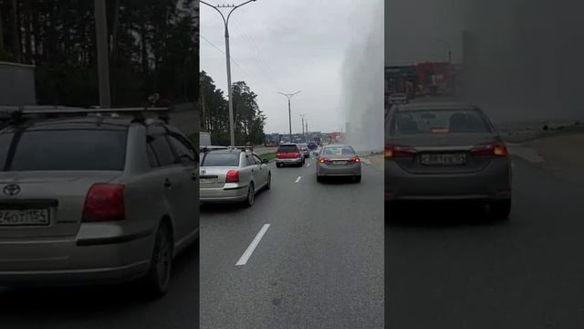 Новосибирск: Прорыв трубы с эффектным выбросом воды в небо произошёл на Бердском шоссе! #жкх