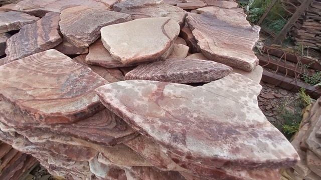 Малиновый галтованный желто коричневый плитняк