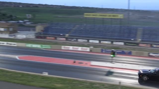 Dodge Demon vs Redeye Hellcat - drag racing of modern muscle cars