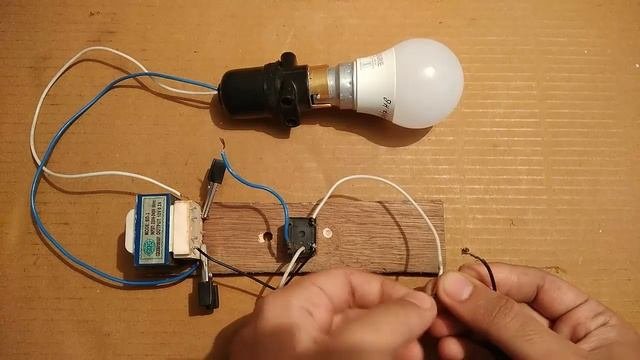 Simplest Inverter Ever Made 12V DC To 220V AC DIY