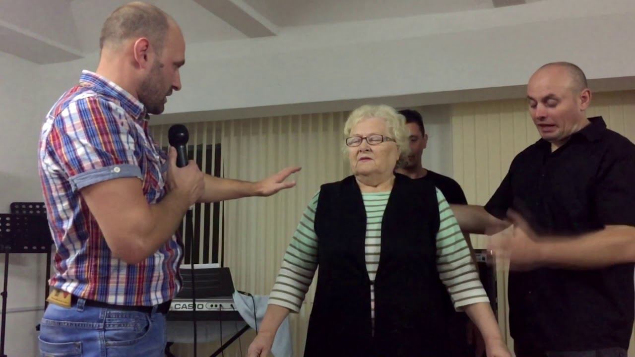 Артрит не давал ходить без боли даже по ступеням. После молитвы проблема ушла. Аллилуйя!