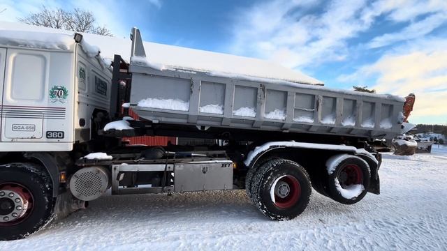 Huutokaupataan Volvo FL10 Vaijerivaihtolavakuorma-auto
