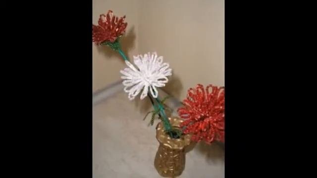 Домашняя энциклопедия-Гвоздики из бисера