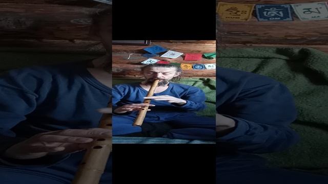 Импровизация на бамбуковой флейте сяо.