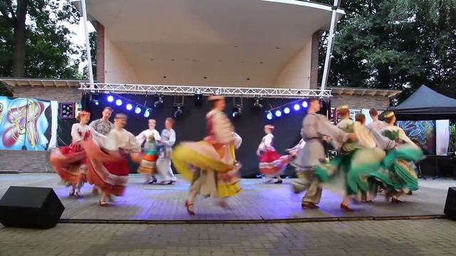 Belaya Rus' op Internationaal Dansfestival Eibergen 2014 ч2 #upskirt#белоруcский#танец