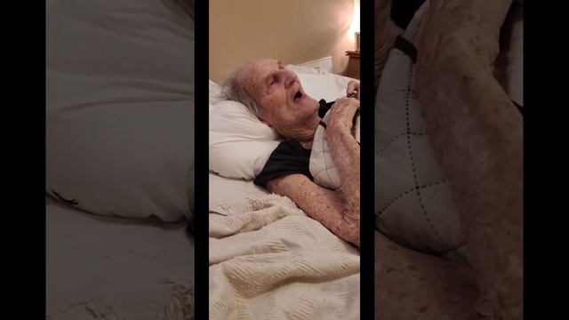 100 Year Old Veteran Speaks about Current Events   ViralHog