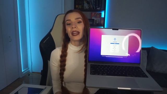 Unboxing the NEW Macbook PRO (Apple stealing my money again)