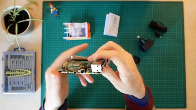 Raspberry Pi 4 (4GB) Initial Impressions + Pibow Case Assembly w/ Fan SHIM