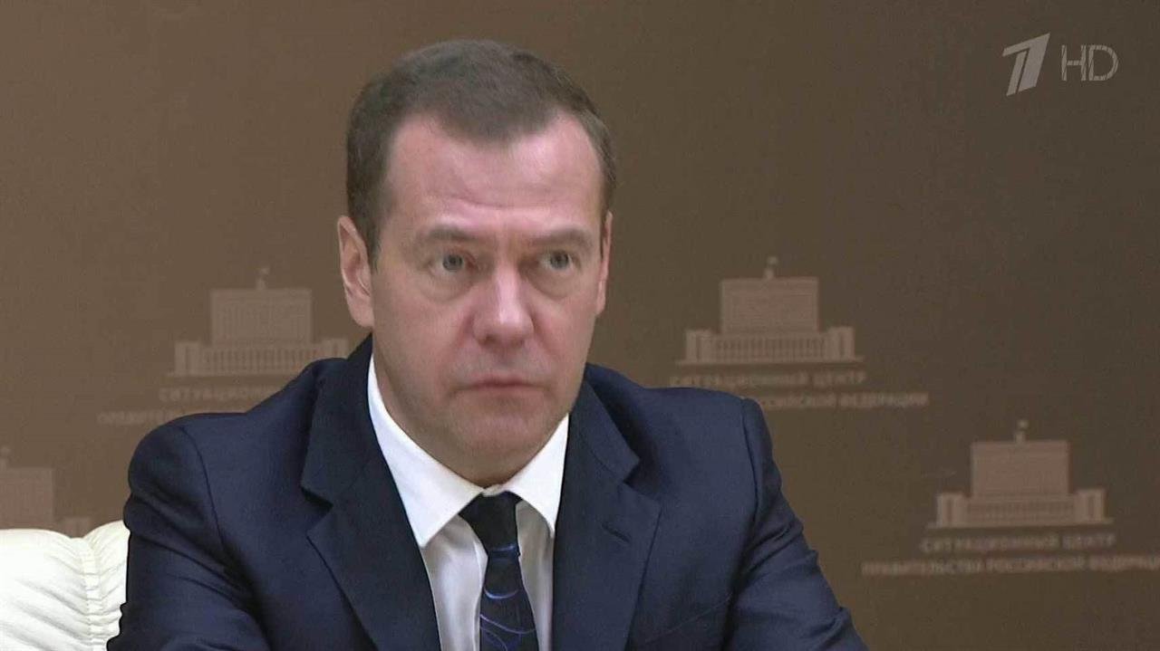 О недопустимости задержек зарплат шла речь на селе...ии которое с регионами провел Дмитрий Медведев