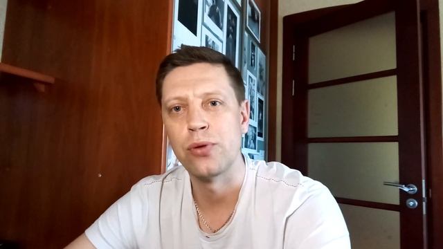 Женщина требует зарплату мужа!