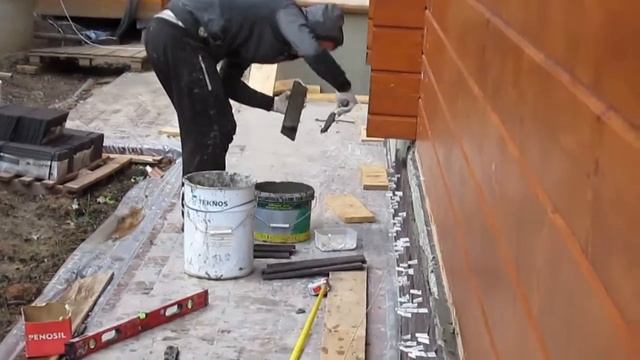 типа Монтируют террасную доску