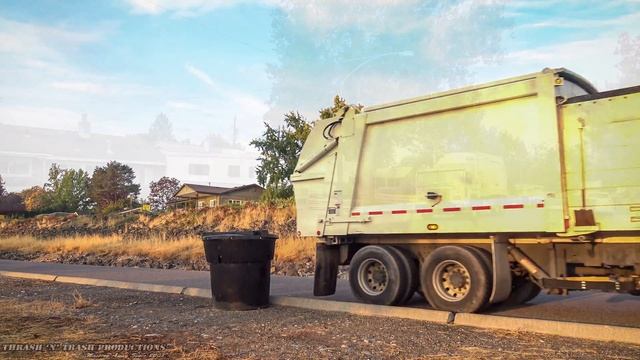 Peterbilt 320 - Heil DuraPack Python Garbage Truck