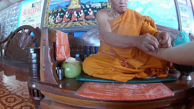 Как мы отдыхали в Тайланде, Пхукет ✦ Фенечка от монаха, которая уже восьмой год как новая