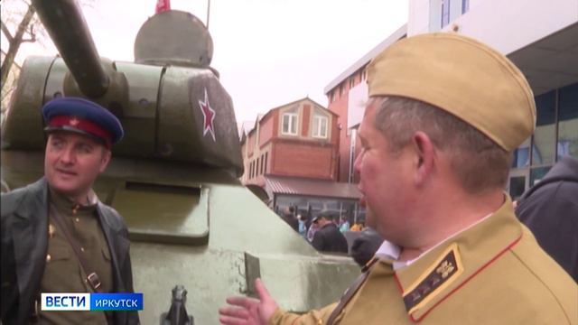 Легендарный, боевой танк Т-34 впервые возглавил колонну военной ретротехники на парадном шествии в И