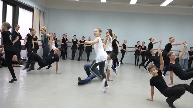 Танцуют все!  Балалайка. Ансамбль ЛоктеваВыпускники