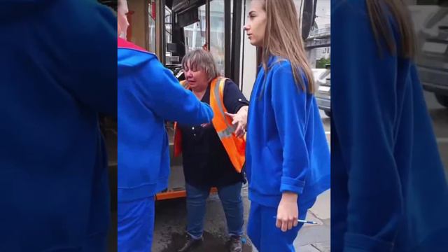 В Красноярске девушка распылила баллончик в троллейбусе: пострадали водитель и пассажир.