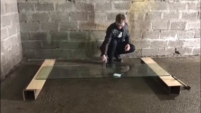 Проверка на прочность наших закаленных стекол