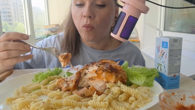 Мукбанг курочка из духовки, макароны с сыром #мукбанг #фудблогер
