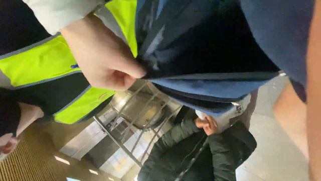 Борзые контролёры ГКУ, полиция хватает руками пассажира!