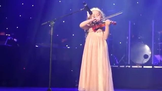 6 YEAR OLD VIOLINIST PERFORMS SILENT NIGHT ON A CRUISE SHIP | MIA OWEN
