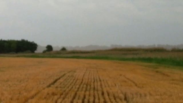 Погода снова против нас. Ливень с градом в разгар уборки.
