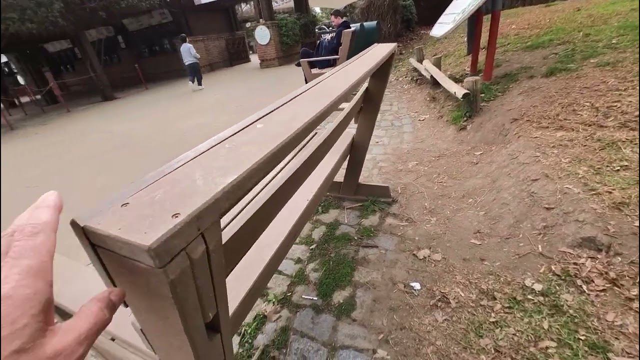 Интересная конструкция садовой скамейки для повторения своими руками