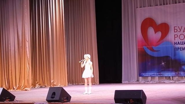Чепурина Вероника, 8 лет.Песня "Белые панамки"