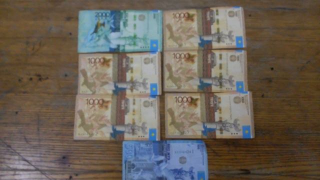 БАНКНОТЫ: - 1 по 2000, 5 по 1000 и 1 по 500 ТЕНГЕ №-ом серии Семнадцатого Февраля - ДЕНЕЖНЫЙ ПОТОК