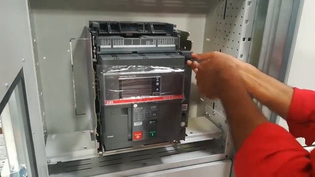 ABB E1.2 ACB RACKOUT OPERATION