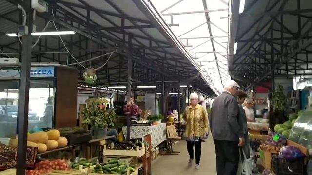 Деревенские бидни-Поехали в Каневскую на рынок.