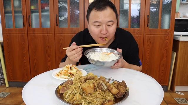 老丈人家杀猪，炖24公斤“杀猪菜”，一大口肥肉下肚，真过瘾｜Mukbang【cram阿強】