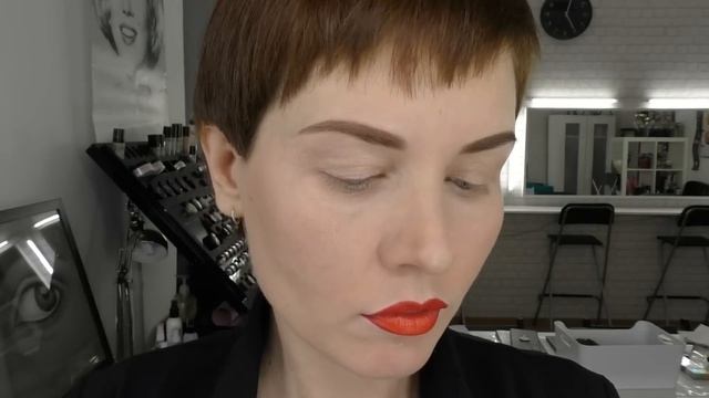 Анна Измайлова Урок макияжа: как нарисовать брови и стрелки