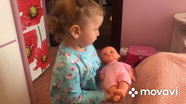 Baby cry. Малыш плачет. Пупсик капризничает. Камила ухаживает за малышом.
