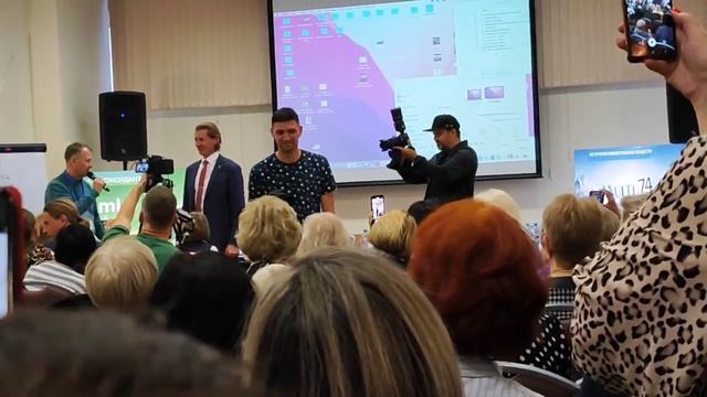 Сыграли в "испорченный телефон".