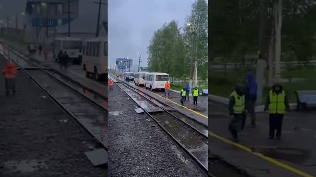 Всех пассажиров поезда "Воркута − Новороссийск" который сошел с рельсов в Коми, удалось эвакуировать