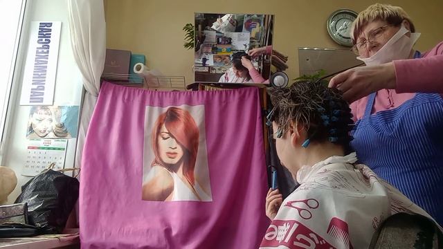 Крутим химическую завивку на крупные палочки.