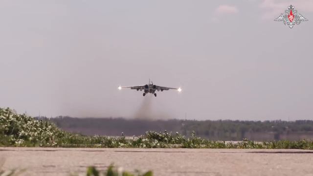 💥 Штурмовики Су-25 ВКС России уничтожили опорный пункт ВСУ в зоне ответственности группировки войск